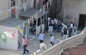Взривиха прокюрдски офиси в Южна Турция, поне трима ранени