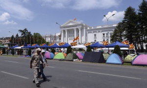 Протестиращите в Македония заложиха и на благотворителност