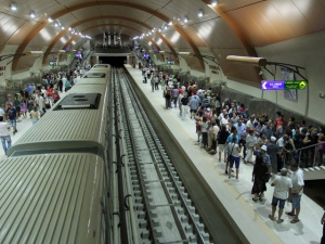 Технически проблем остави стотици софиянци да чакат на пероните на метрото