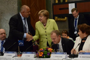 Борисов поздрави Меркел преди форума на "Източно партньорство", тя поряза Украйна за визите