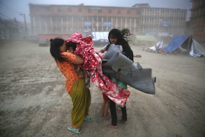 Потоп заради свлачище грози части на Непал и Индия
