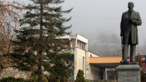 Жители на Сопот блокираха Подбалканския път, частен съдебен изпълнител влезе в общината