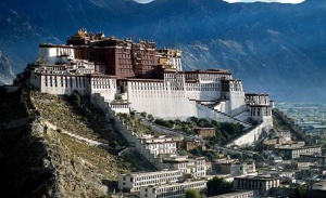 Майка на две деца се самозапали в Тибет