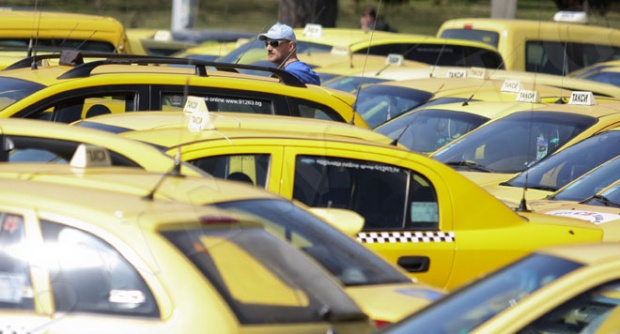 Столичани ще ползват по-евтини таксита от днес