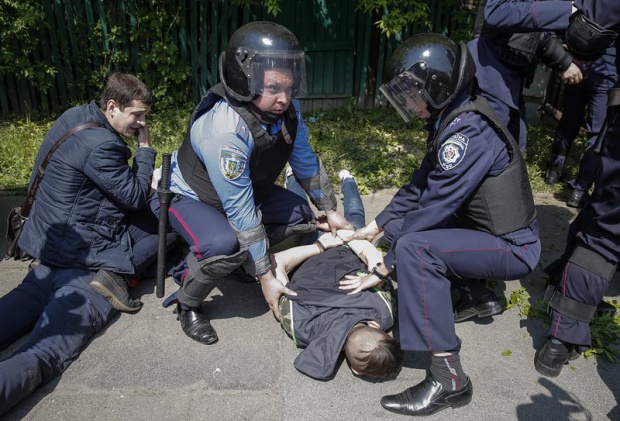 Двама полицаи са загинали при стрелба в Киев