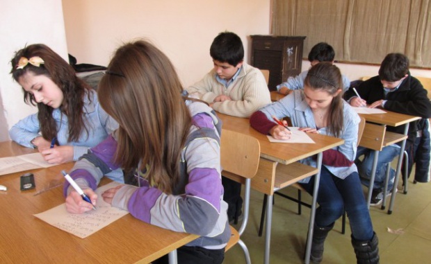 Четвъртокласниците на изпит по български език