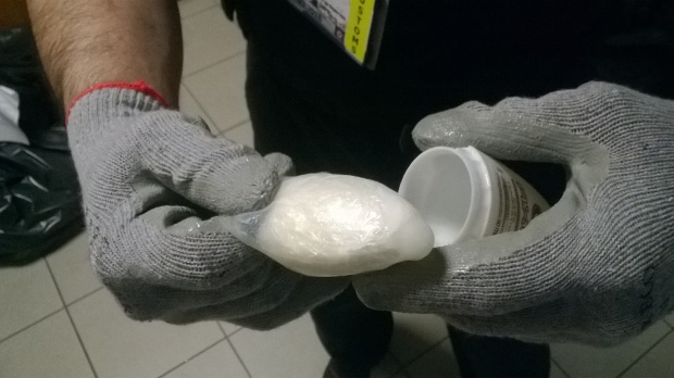 Kокаин в зарядни за телефон задържаха на Летище София