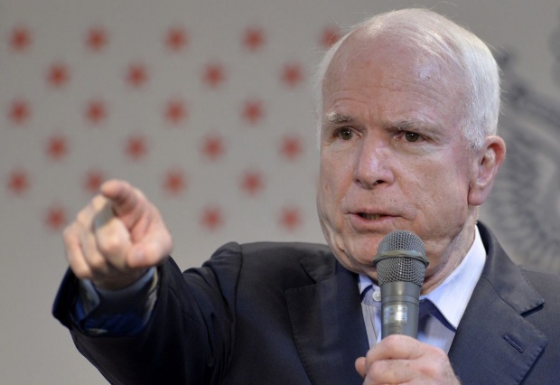 Джон Маккейн става съветник на Петро Порошенко