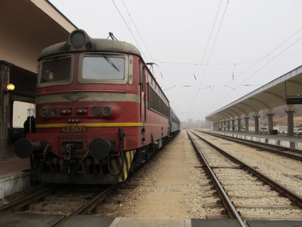 БДЖ спира влаковете между Захарна фабрика и Горна баня за 45 дни