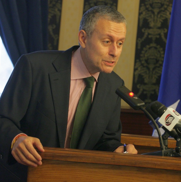 Изтокът и Западът водят битка за Македония, смята Соломон Паси