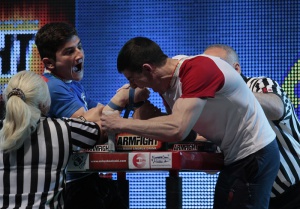 Юношите грабнаха 3 златни медала на Европейското по канадска борба