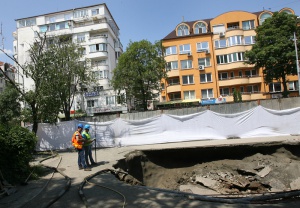 Стар канал - причина за пропадането на част от бул. "Черни връх"