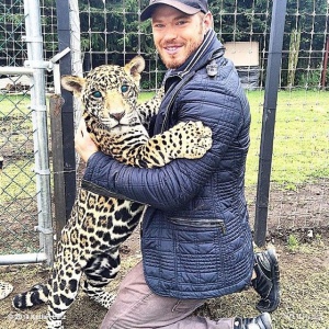 Търси се съпруга за звезда от "Здрач"