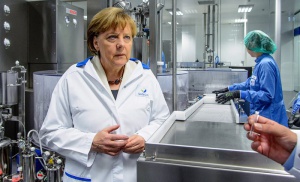 Ангела Меркел намери общо между Фейсбук и пералнята