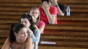 Кандидат-студентите в Софийския университет избират между Елин Пелин или Ботев и Пенчо Славейков