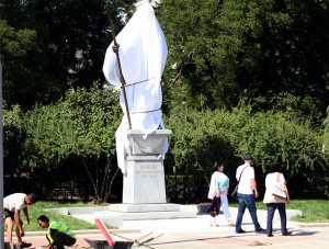 Авторът на паметника на цар Самуил: Тези очи вътрешно излъчват огън