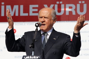 Националистите в Турция готови да кажат "да" на  Давутоглу, ако не се увеличи властта на президента