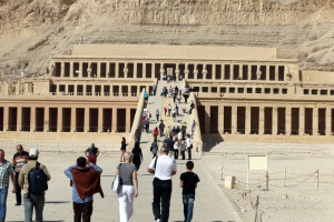 Самоубийствен атентат в Египет, близо до древния храм Карнак