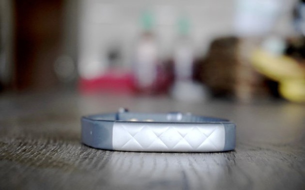 Jawbone съди Fitbit за нарушени патенти и иска спиране на продажбите в САЩ