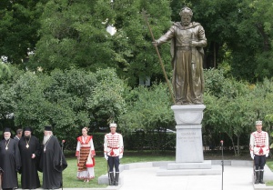 Вандали посегнаха и на паметника на цар Самуил в София