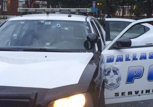 Откриха стрелба по полицаи в Далас