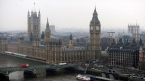 Мъж падна от самолет в центъра на Лондон