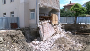 Експертна комисия ще търси виновен за срутилата се гимназия в Казанлък