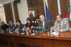 Окончателно: КЕВР удължи с месец скока на тока