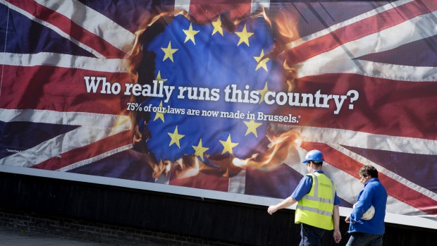 Над половината британци искат да останат в ЕС