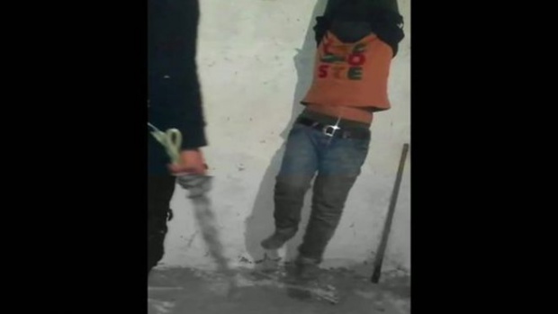 Ново зверство: "Ислямска държава" снима как измъчва 14-годишно сирийче