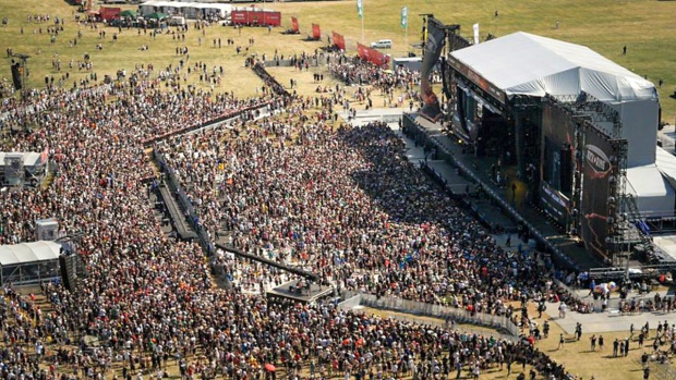 Мълния по време на рок концерт прати 30 човека в болница (ВИДЕО)