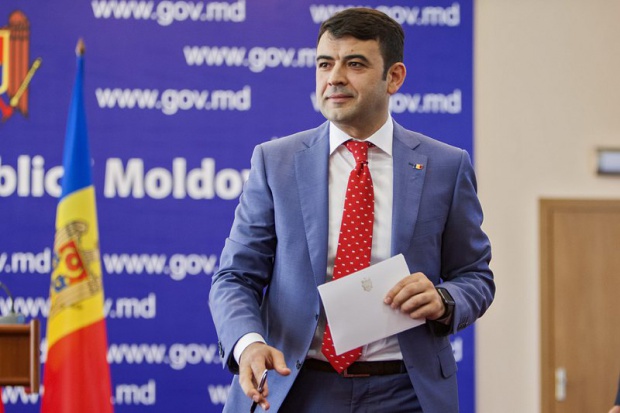 Молдовският премиер подава оставка заради фалшива диплома