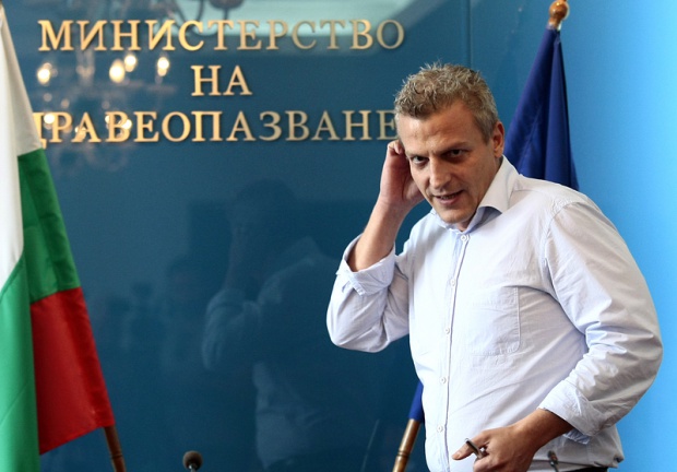 Москов: Няма да пушите три дни и ще си платите здравните осигуровки