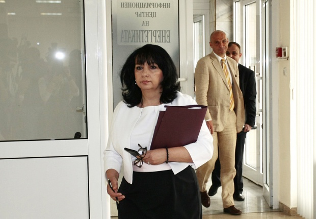 Всеки може да иска оставката на всеки, смята Петкова