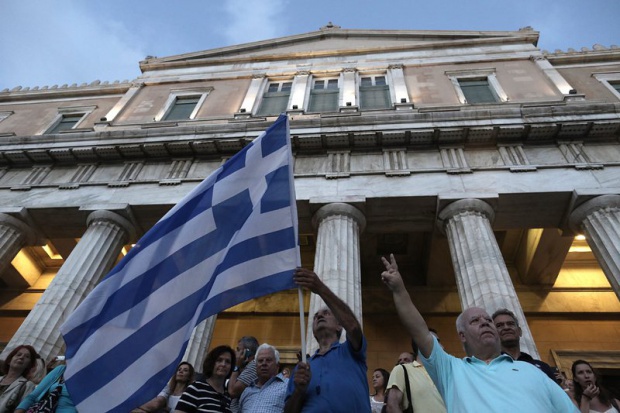 Протестиращи гърци казаха: „Не на еврото“.
