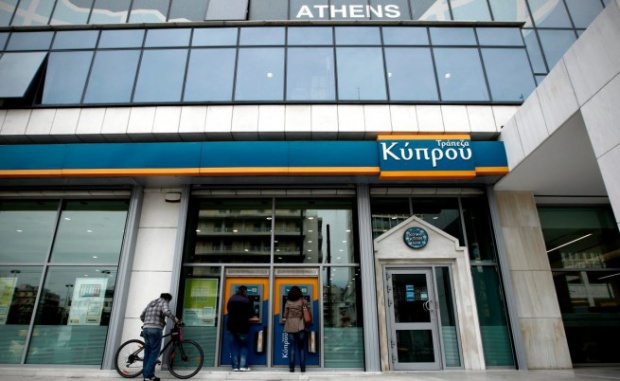Гърция ограничи тегленето на пари от банки до 3000 евро