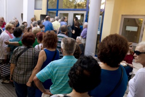 Гръцката криза взе жертва: мъж загина пред банкомат в Атина