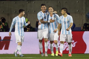 Меси обвинен, че дава нареждания на треньора си