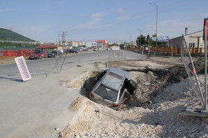 19-годишен метна опела в двуметров изкоп