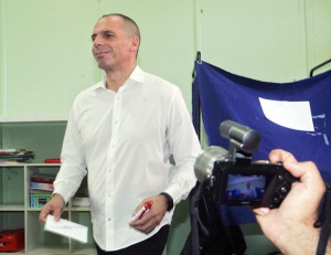 Варуфакис с "безусловна" оставка, ако гърците кажат "Да"