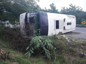 Работнически автобус катастрофира до Калофер, седмина са откарани в болница