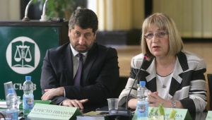 Конституционни промени за съдебната реформа трябва да има, смята Цачева