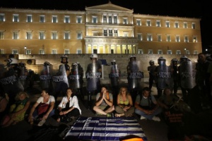Нови икономии ще предизвикат безредици в Гърция, смята експерт на ООН