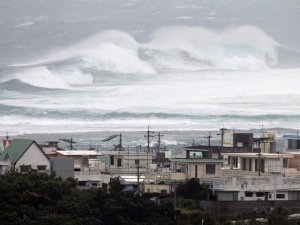 Тайфун остави без ток хиляди жители на Япония, 22-ма са ранени