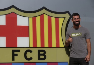 Барселона представи втория си нов играч за лятото