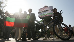 Протестиращи под прозорците на Бъчварова поискаха качествено МВР