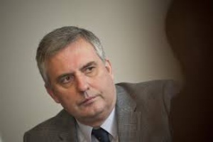 Калфин плаши с оставка, ако реформата му не мине