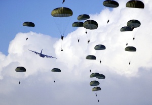 400 български парашутисти на съвместно учение със САЩ