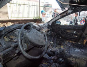 Подпалиха над 700 коли във Франция навръх Деня на превземането на Бастилията