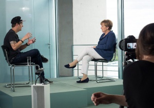 Меркел е против гей браковете, но подкрепя равните права (ВИДЕО)